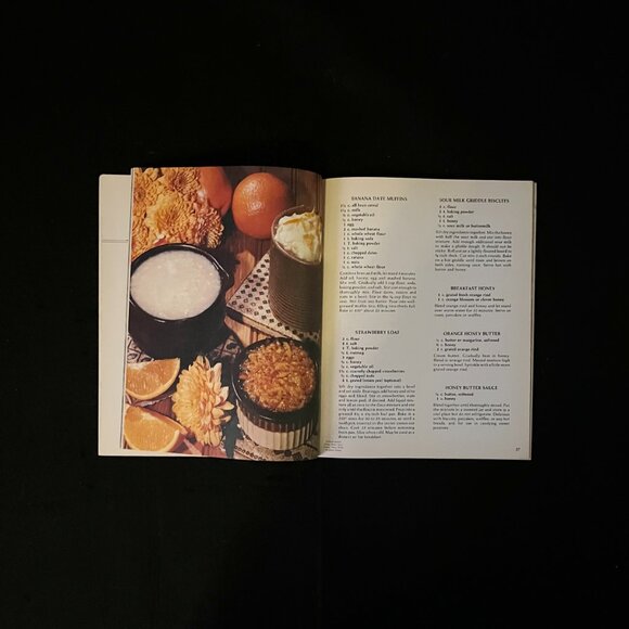 4 – Vintage ‘Ideals’ Budget/Family  Cookbooks - Picture 14 of 14